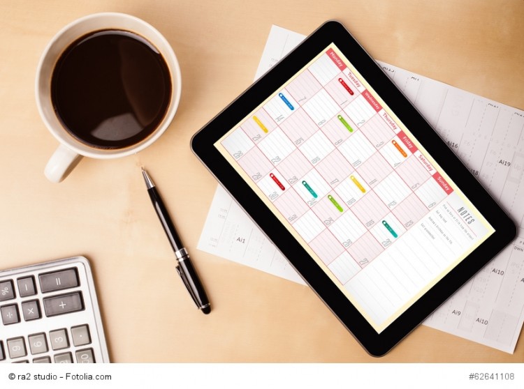 Tablet mit Terminkalender auf einem Schreibtisch , Termine für Gründerinnen