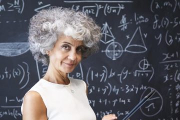 Frauen und Technik, Frau vor Tafel mit Formeln